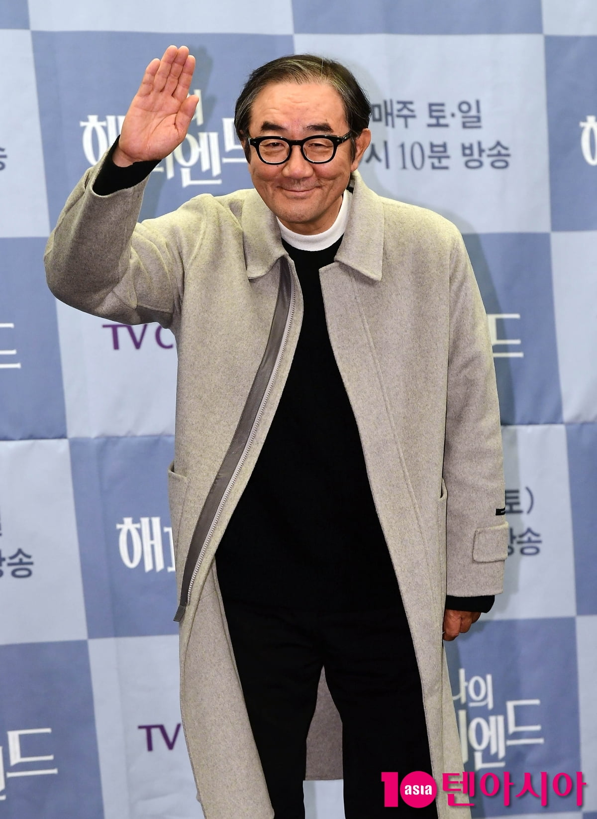 [TEN포토]김홍파 '따뜻한 인사'