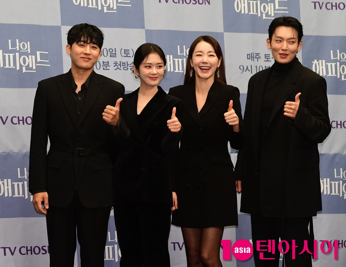 [TEN포토]장나라-손호준-소이현-이기택 '엄지척'
