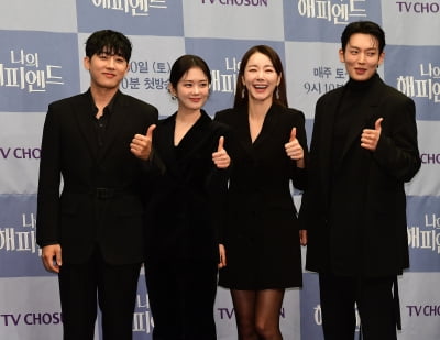 [TEN포토]장나라-손호준-소이현-이기택 '엄지척'
