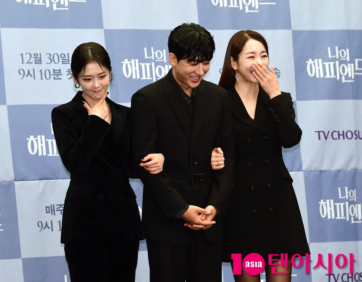 [TEN포토]장나라-손호준-소이현 '사이에서 수줍은 미소'