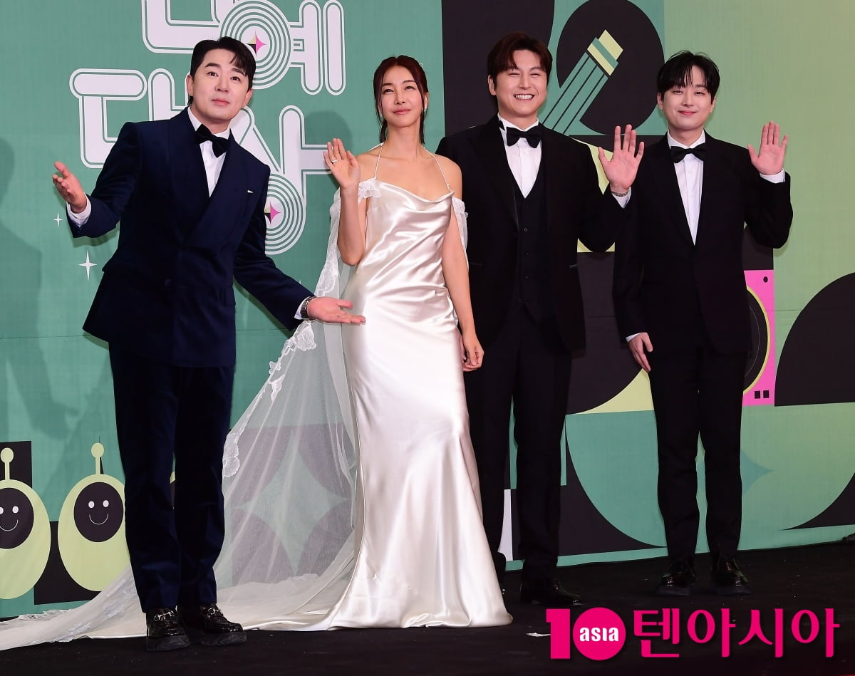 [TEN포토]붐-진서연-류수영-이찬원 '화려한 신상출시 펀스토랑'
