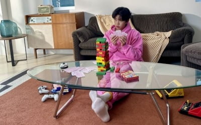 임영웅, 크리스마스 드레스 코드는 핫핑크 "기분 좋아, 즐겁고 행복하시길"