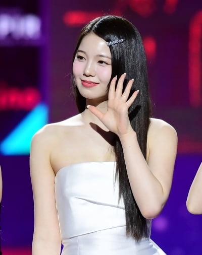 [TEN포토]니쥬 아야카 '돋보이는 센터미모'