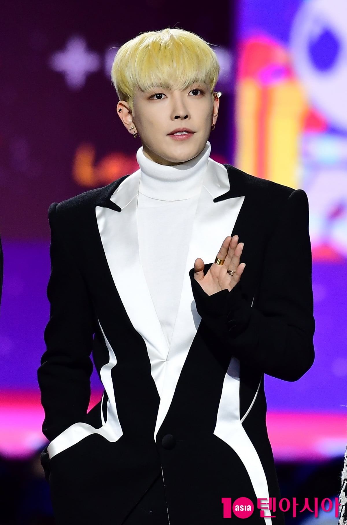 [TEN포토]에이티즈 홍중 '금빛 캡틴'