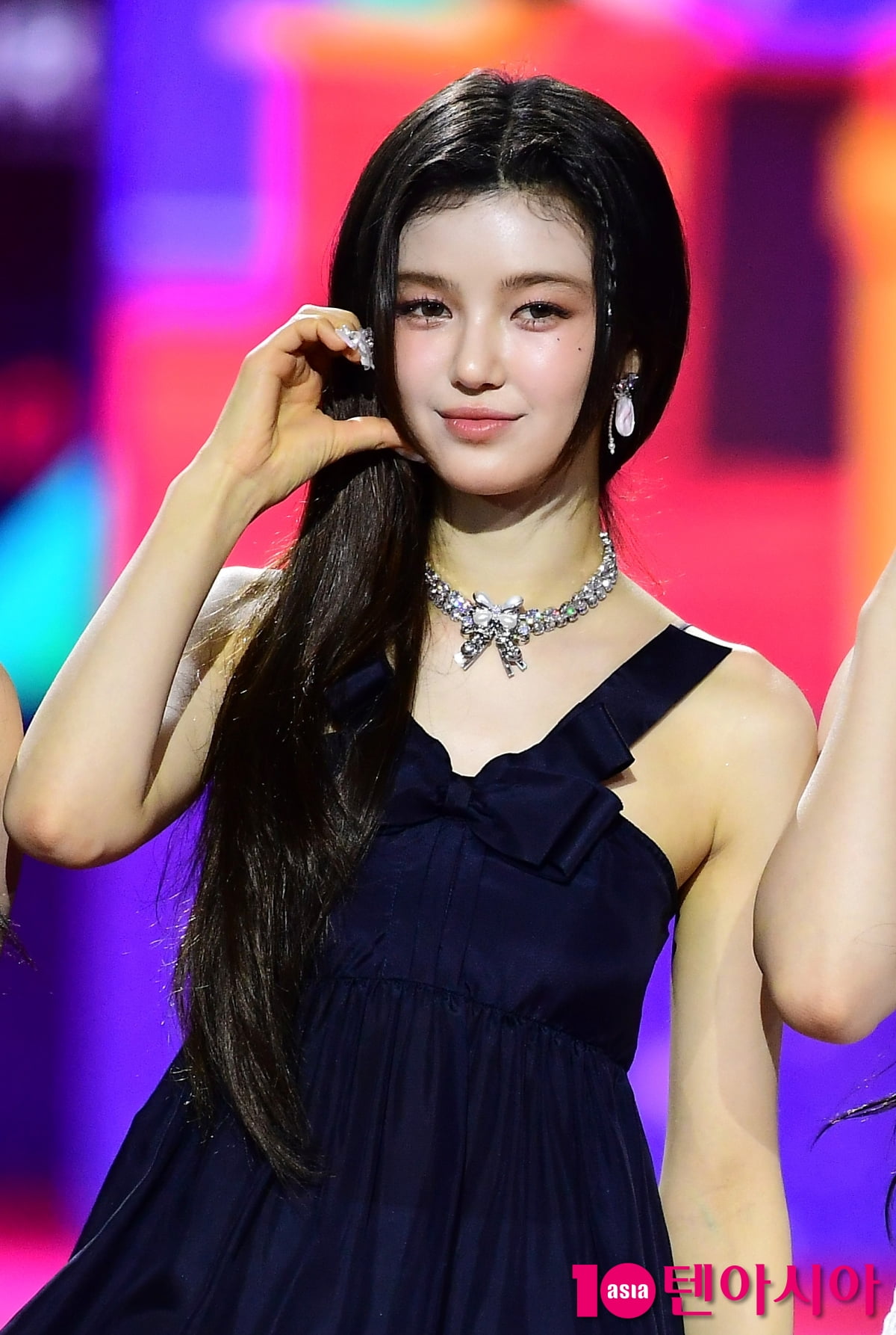 [TEN포토]뉴진스 다니엘 '엘사 하트'