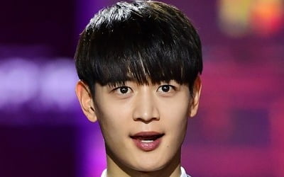 SHINee ミンホ 、ファンミンヒョン、「歌謡大祭典」でスペシャルステージ