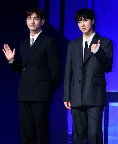 東方神起、20周年キーワードは「青い炎・ワイン・誠実」