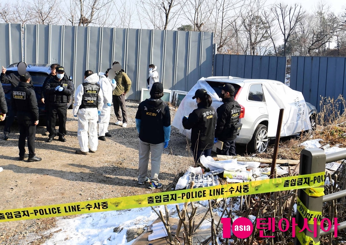 [종합] 故이선균, 전혜진·두 아들과 영화계 동료들 눈물 배웅 속 영면 