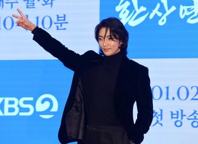 [TEN포토]황희 '나의 사랑 사조 융'