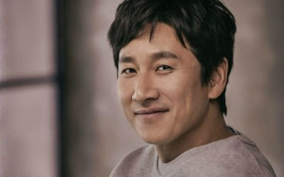 故人になった俳優イ・ソンギュン、24年演技の人生を振り返る