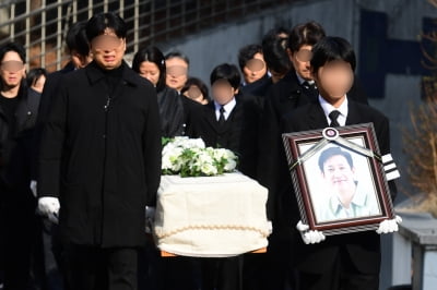 [TEN포토]故 이선균 발인,하늘의 별로...