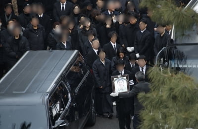 [TEN포토]故 이선균 발인, 애도 속에 영면