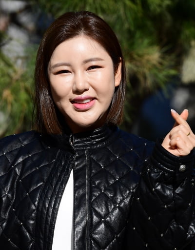송가인→싸이, 무대 설치 중 '와르르'…반복되는 공연장 사고 이유는? [TEN스타필드]