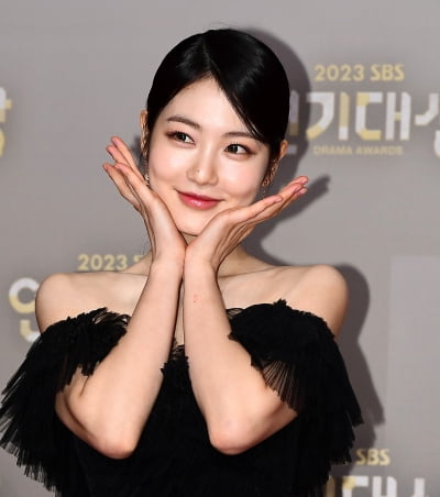 [TEN포토]신예은 '레드카펫에 핀 꽃 한송이'