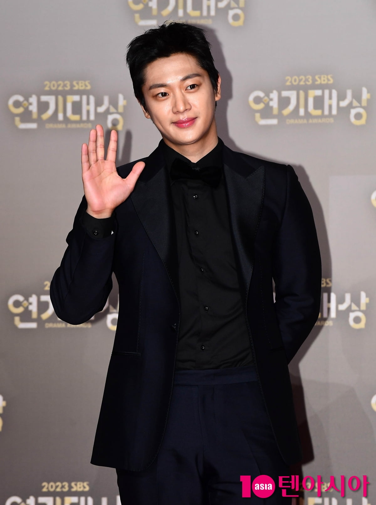 [TEN포토]이신영 '스윗한 인사'