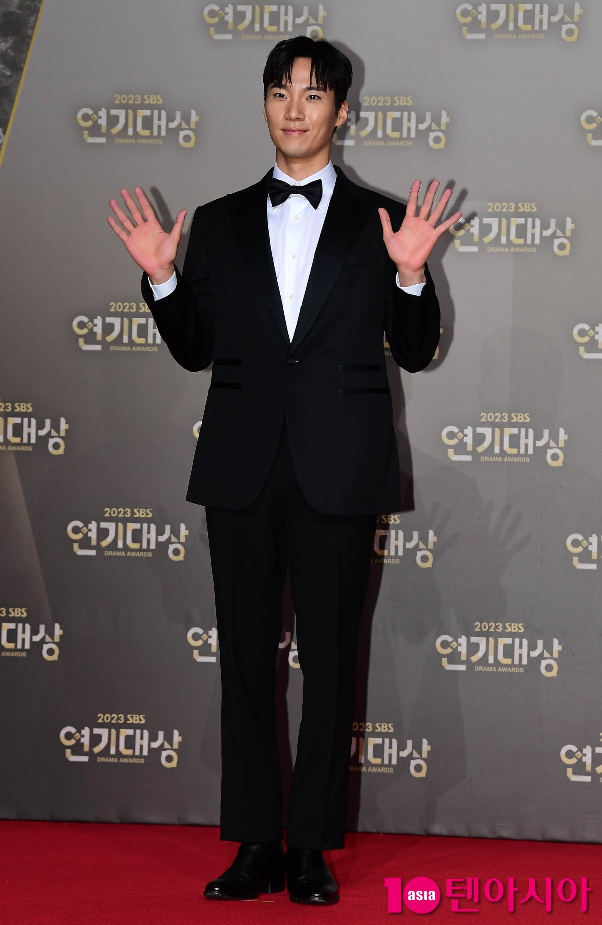[TEN포토]이홍내 '인사는 반갑게~'