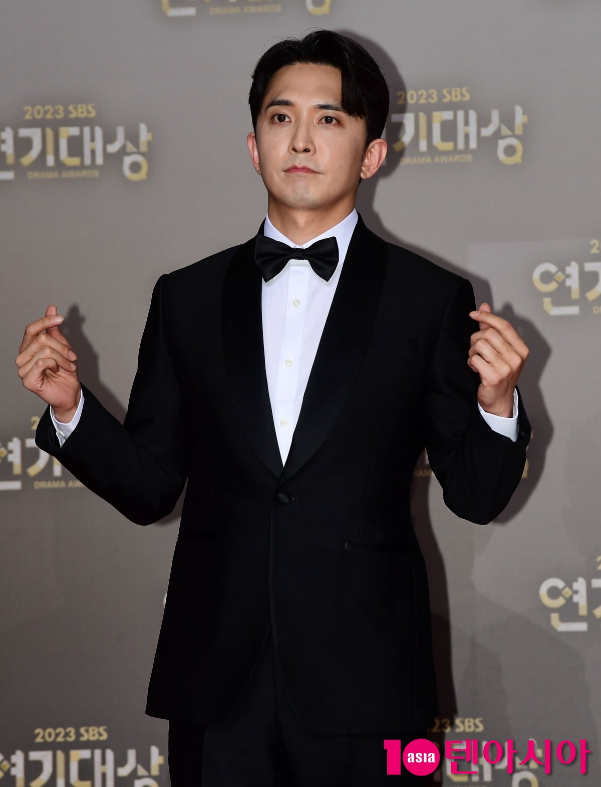 [TEN포토]윤나무 '하트가 두개'