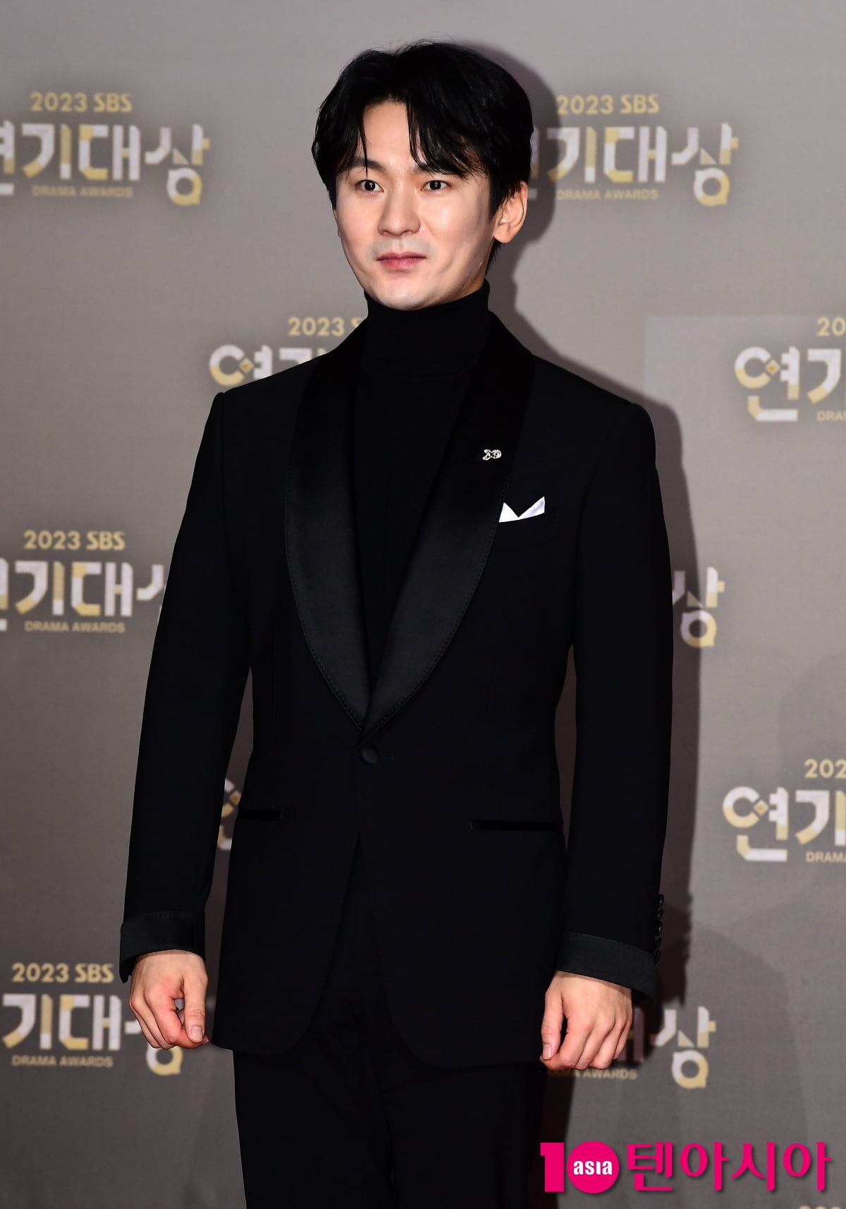 [TEN포토]강기둥 '반듯한 포즈'