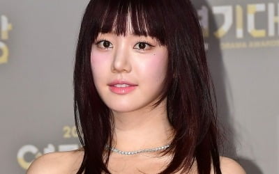 '7인의 탈출' 이유비, 우수 연기상 "모두가 다르게 볼 거라는 감독님 말씀 감사해" [SBS 연기대상]