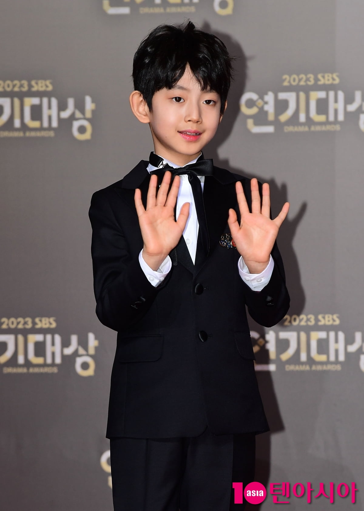 [TEN포토]한지안 '해맑은 인사'