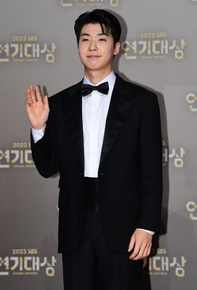 [TEN포토]홍진기 '멋진 인사'