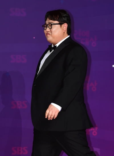 [TEN포토]나선욱 '요즘 대세 문돼'