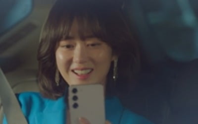 Jang Nara, strangled by stalker, rescued by police and taken to emergency room