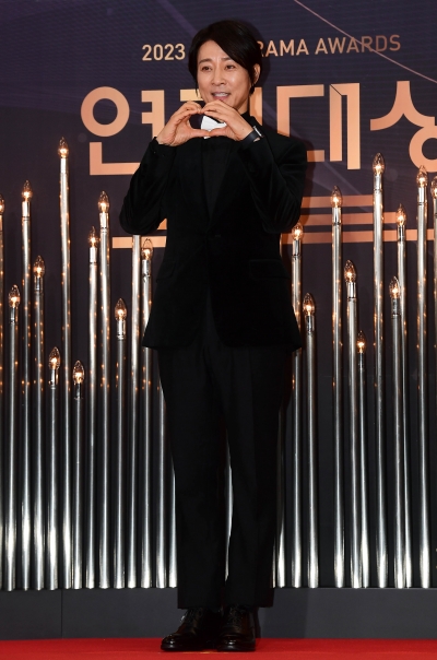 [TEN포토]최수종 '강감찬 장군의 러블리 하트'