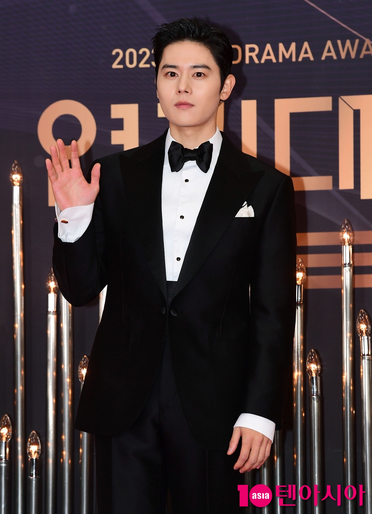 [TEN포토]김동준 '기품 넘치는 인사'