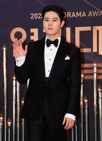 [TEN포토]김동준 '기품 넘치는 인사'