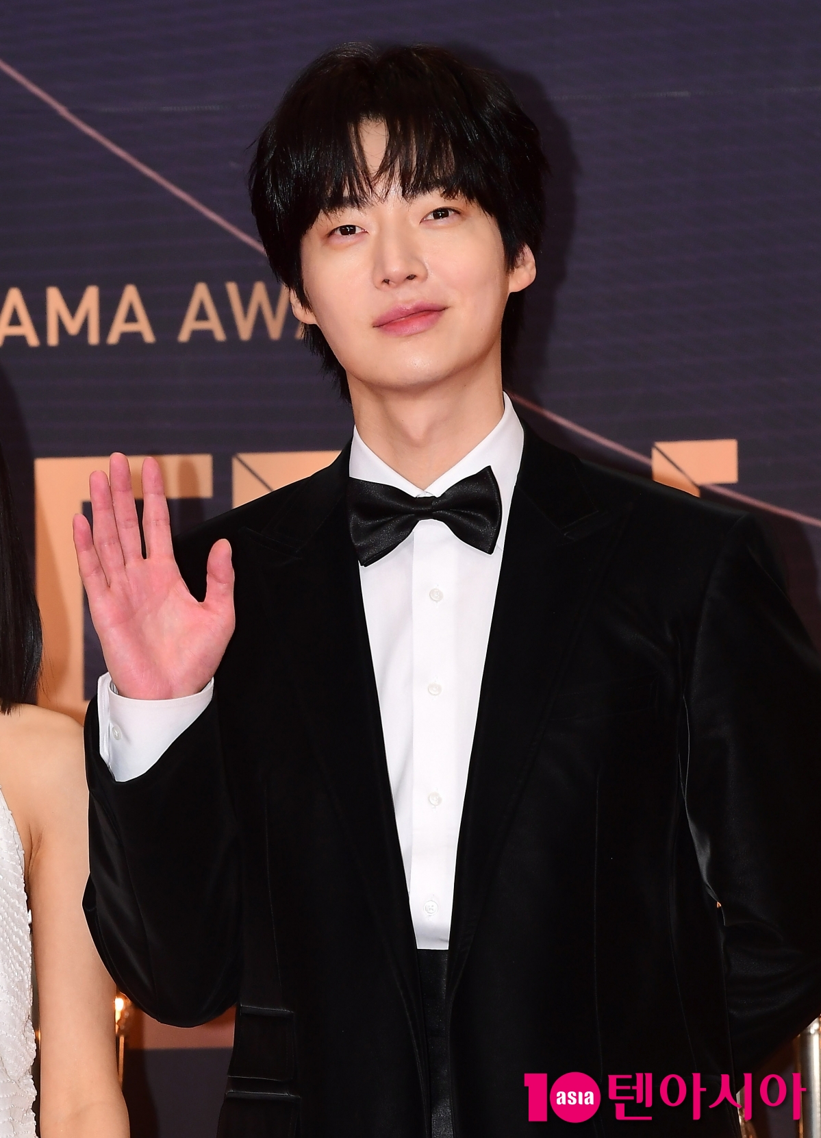 [TEN포토]안재현 '깔끔한 인사'