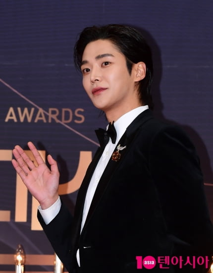 로운, 연초부터 논란 3단 콤보…깃털처럼 경박한 언행[TEN초점]