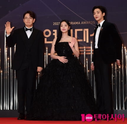 로운, 연초부터 논란 3단 콤보…깃털처럼 경박한 언행[TEN초점]
