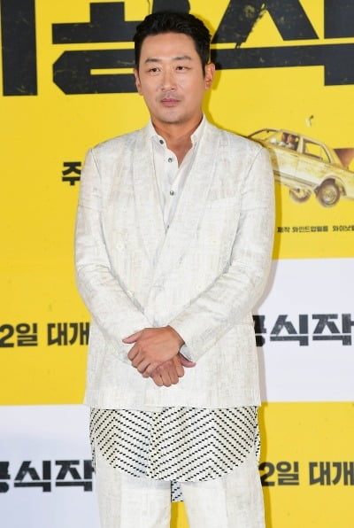 「非公式作戦」ハ・ジョンウ、「屋上ワイヤーアクションシーン心境？祈りしかない」