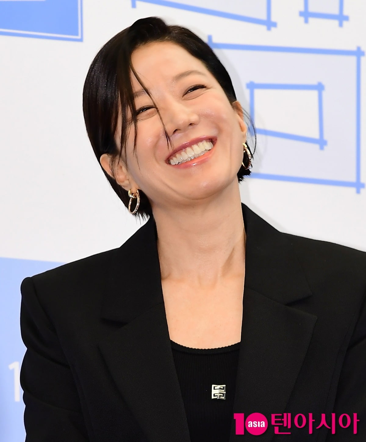 전혜진, 故이선균 사망 후 첫 근황…"나른한 오후" 덤덤한 표정 속 복귀 시동 [TEN이슈] 
