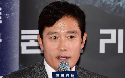 「コンクリートユートピア」イ・ビョンホン、「善と悪の境界曖昧なブラックコメディ新鮮だった」