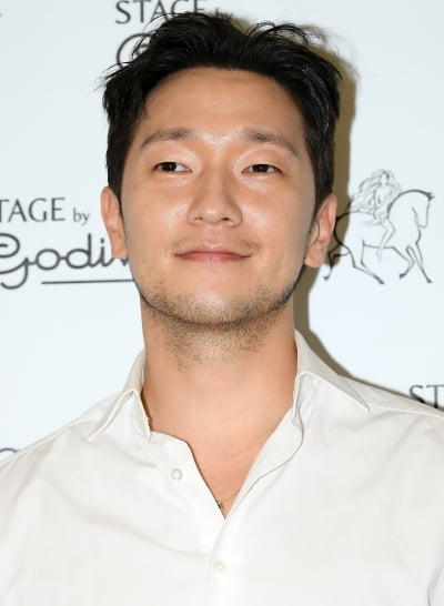 'Troll Factory' starring Son Seok-gu will be released on March 27th.