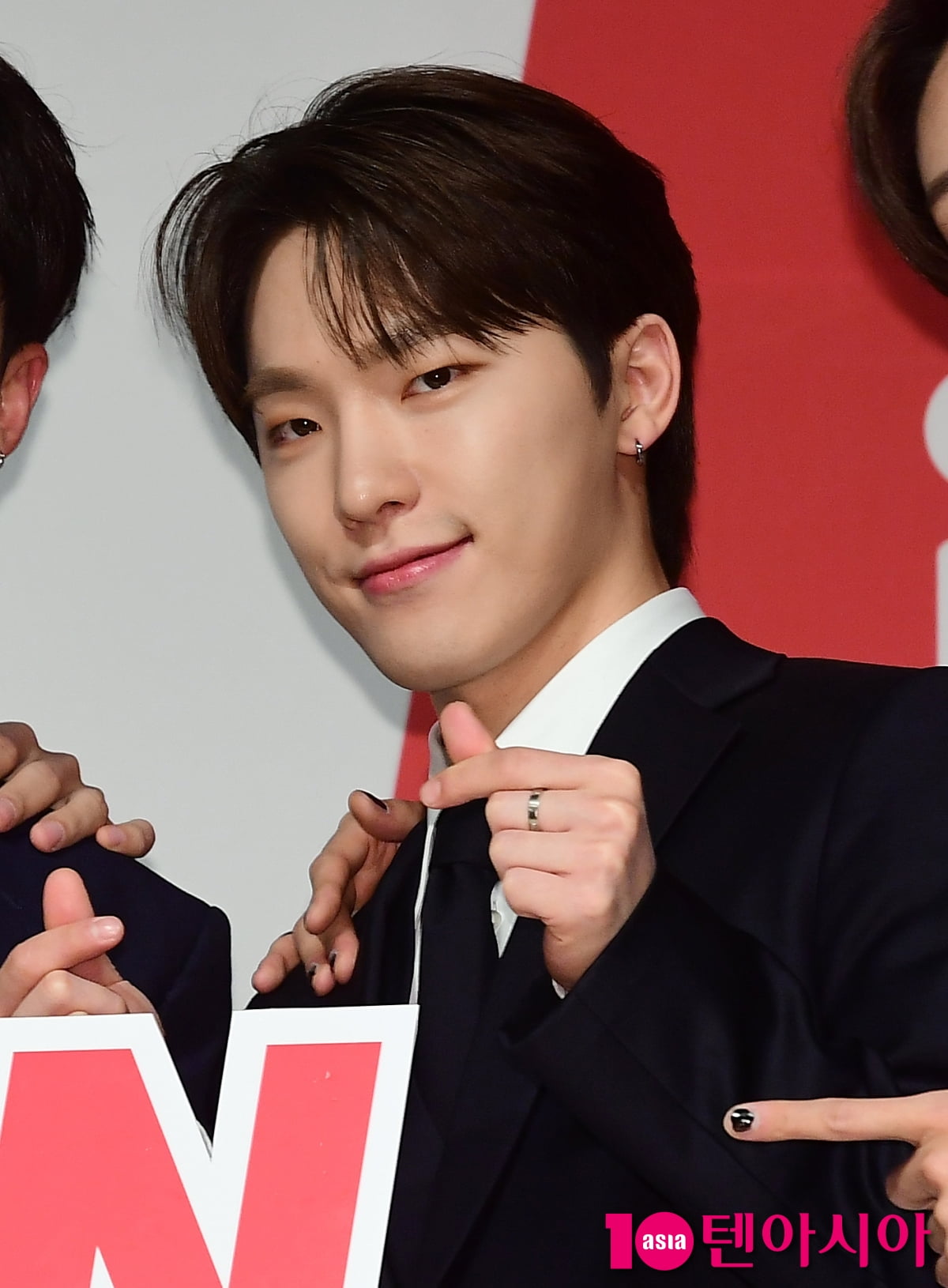[TEN포토]세븐틴 디노 '빛나는 하트'