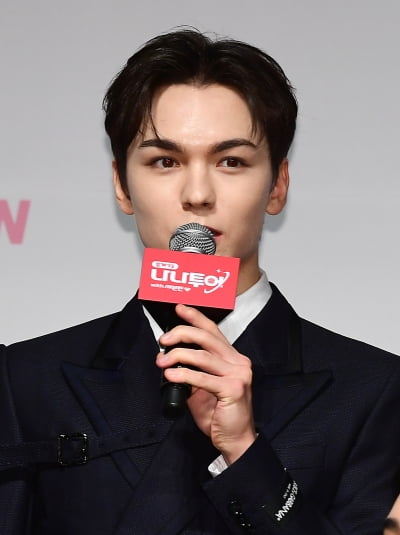 [TEN포토]세븐틴 버논 '본방사수'