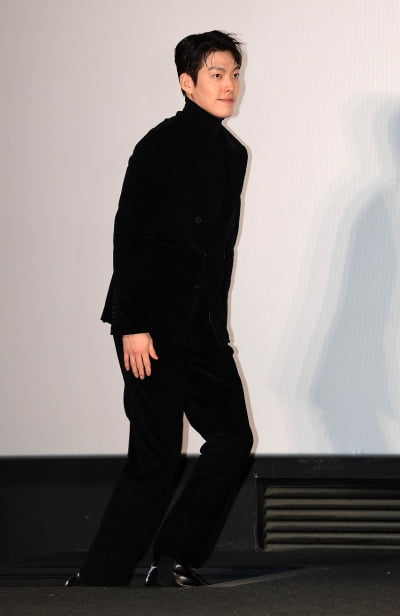 [TEN포토]김우빈 '완벽한 피지컬'