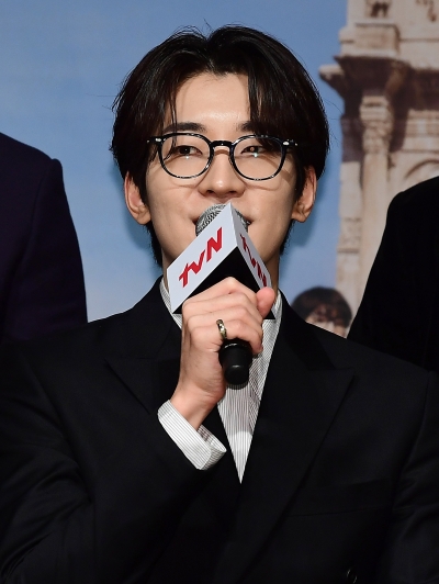[종합] 술 먹는 우지→여권 없어진 민규…나PD와 세븐틴의 우당탕탕 '나나투어'