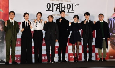 [TEN포토]한국형 어밴져스 영화 '외계+인 2부' 파이팅!