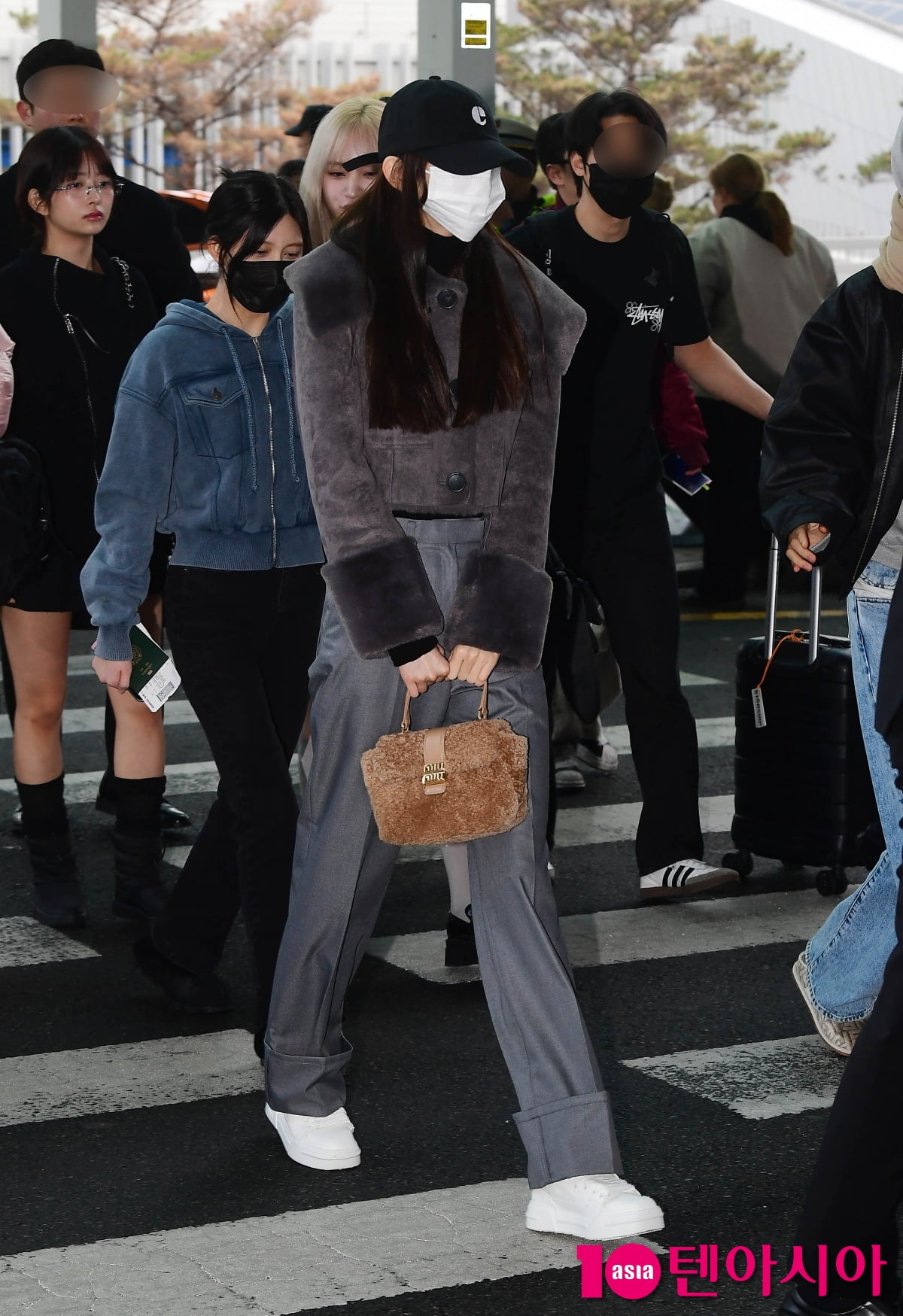 [TEN포토]아이브 장원영 '횡단보도를 런웨이로'