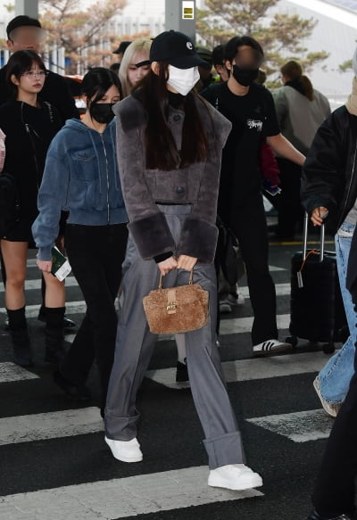 [TEN포토]아이브 장원영 '횡단보도를 런웨이로'