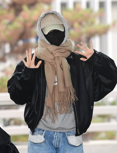 [TEN포토]아이브 안유진 '꽁꽁싸맨 공항패션'