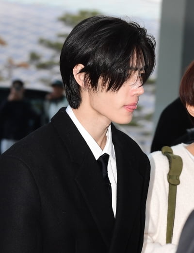 [TEN포토]엔하이픈 성훈 '귀엽게 혀 빼꼼'