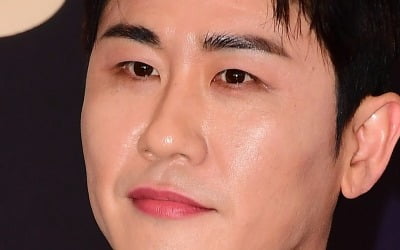 영탁, 아이돌 차트 2023년 12월 기부 스타…33개월째 '1위'