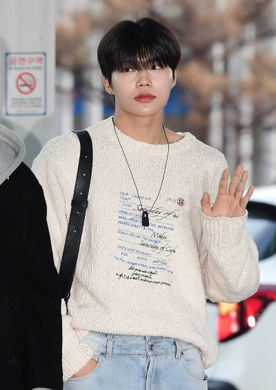 [TEN포토]제로베이스원 박건욱 '성인의 시크한 눈빛'