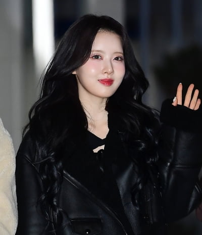 [TEN포토]스테이씨 시은 '손 흔드는 인형'