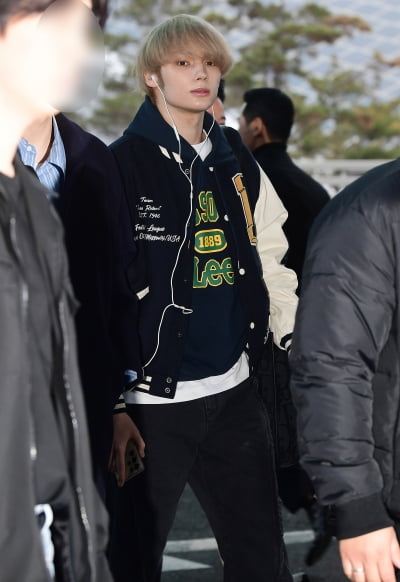 [TEN포토]TXT 휴닝카이 '눈 호강하눈 출국'
